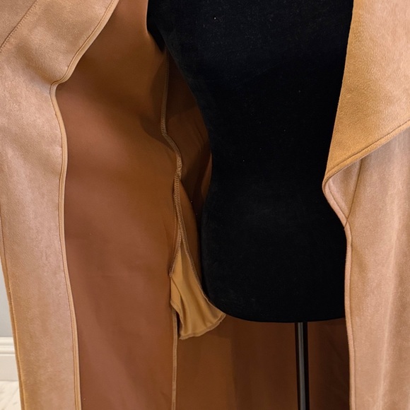 Stylish Camel Suede Belted Coat - Picture 9 of 12